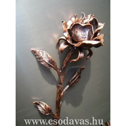 Kovácsoltvas élethű rózsaszál