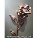 Kovácsoltvas élethű rózsaszál
