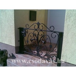 Kovácsoltvas egyszárnyas kapu 01