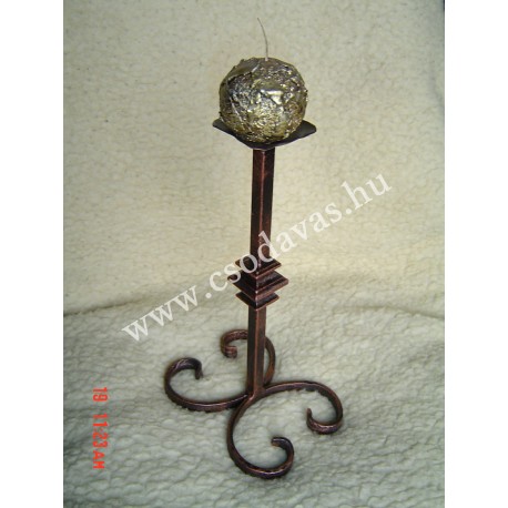 Kovácsoltvas gyertyatartó GY012