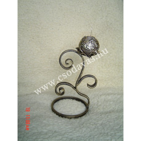 Kovácsoltvas gyertyatartó GY014