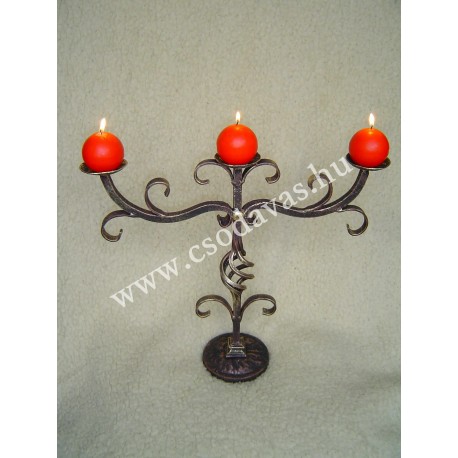 Kovácsoltvas gyertyatartó GY045