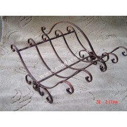 Kovácsoltvas tüzifatartó