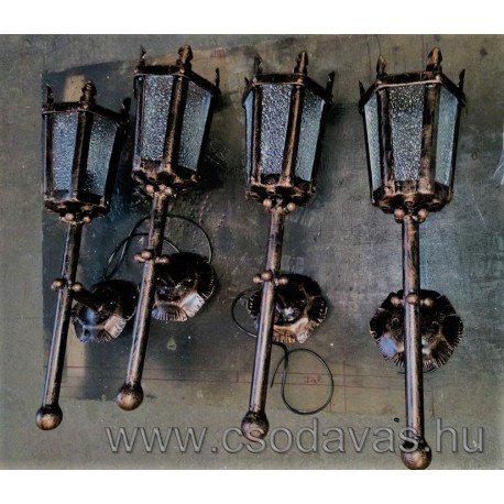 Kovácsoltvas EGER fáklyalámpa